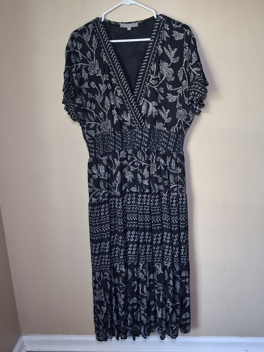 J Gee Boho Black & White Smocked Waist V-Neck Maxi Dress; Size L
